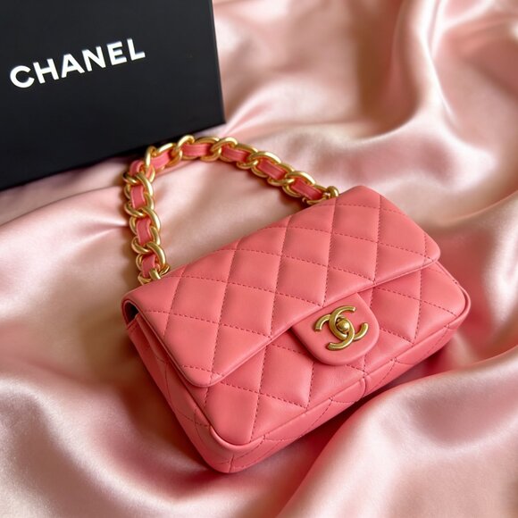 Chanel Classic Flap Mini in Quilted - Picture 3 of 6